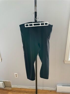 lululemon athletica Black Women's Cropped Leggings